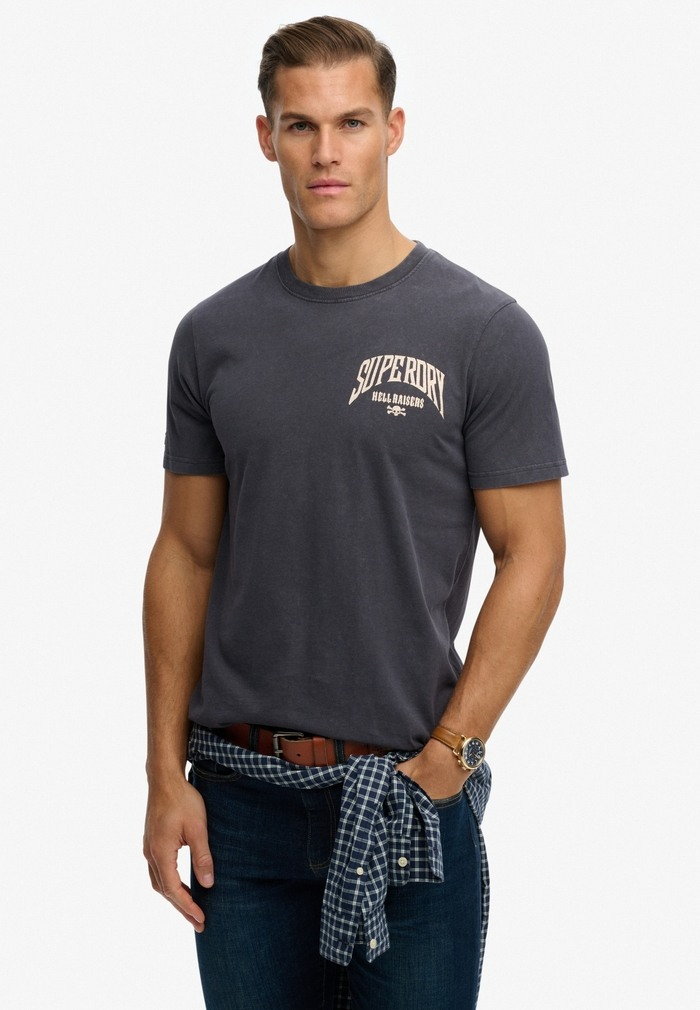 Essential Logo Superdry Fashio - đánh giá và giá Streetwear Brand Essentials