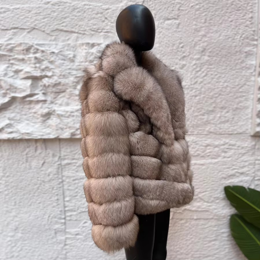Woman's Natural Fur Coat Short - đánh giá và giá Streetwear Brand Jacket